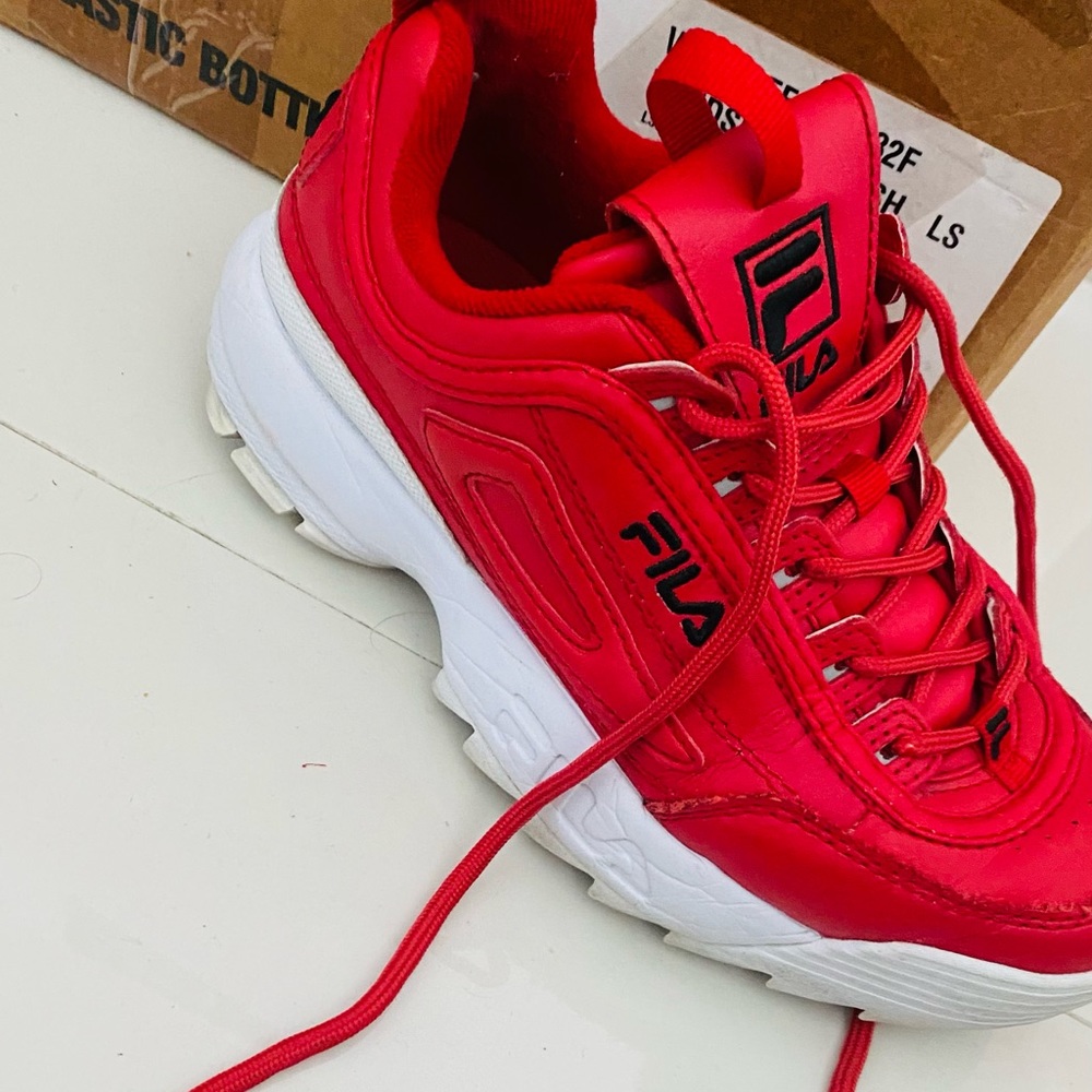 Red Fila - Picture 4 of 9